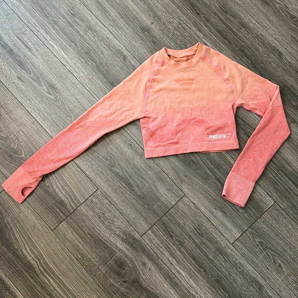 Gymshark cropped long sleeve shirt. In great condition!